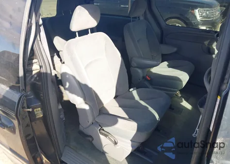 2004 Chrysler Town & Country Touring z USA, uszkodzony, nr VIN 2C4GP54L94R554144